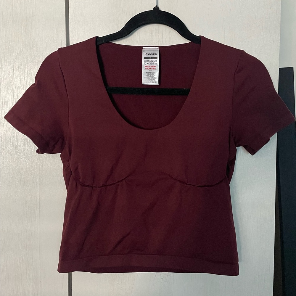 Gym shark cropped shirt